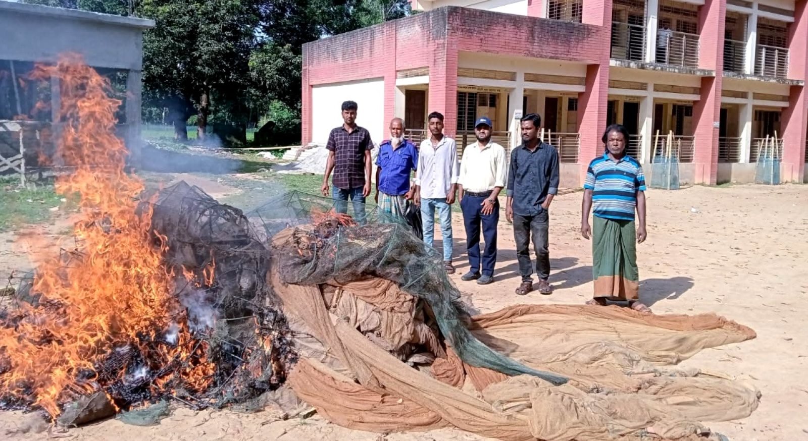 ভালুকায় অবৈধ কারেন্ট জাল জব্দ এবং ধ্বংস