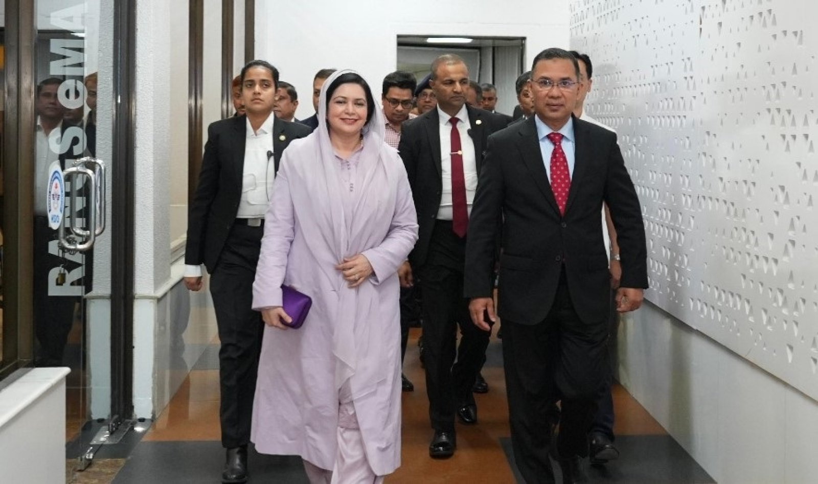 জাপান সফর শেষে ঢাকায় পৌঁছেছেন প্রধানমন্ত্রী তারেক রহমান ও সফরসঙ্গীরা