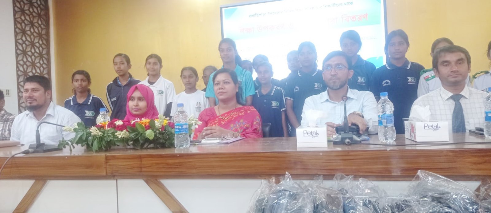 নাটোরে মাদক ও বাল্যবিবাহের কুফল নিয়ে জেলা প্রশাসকের মতবিনিময়