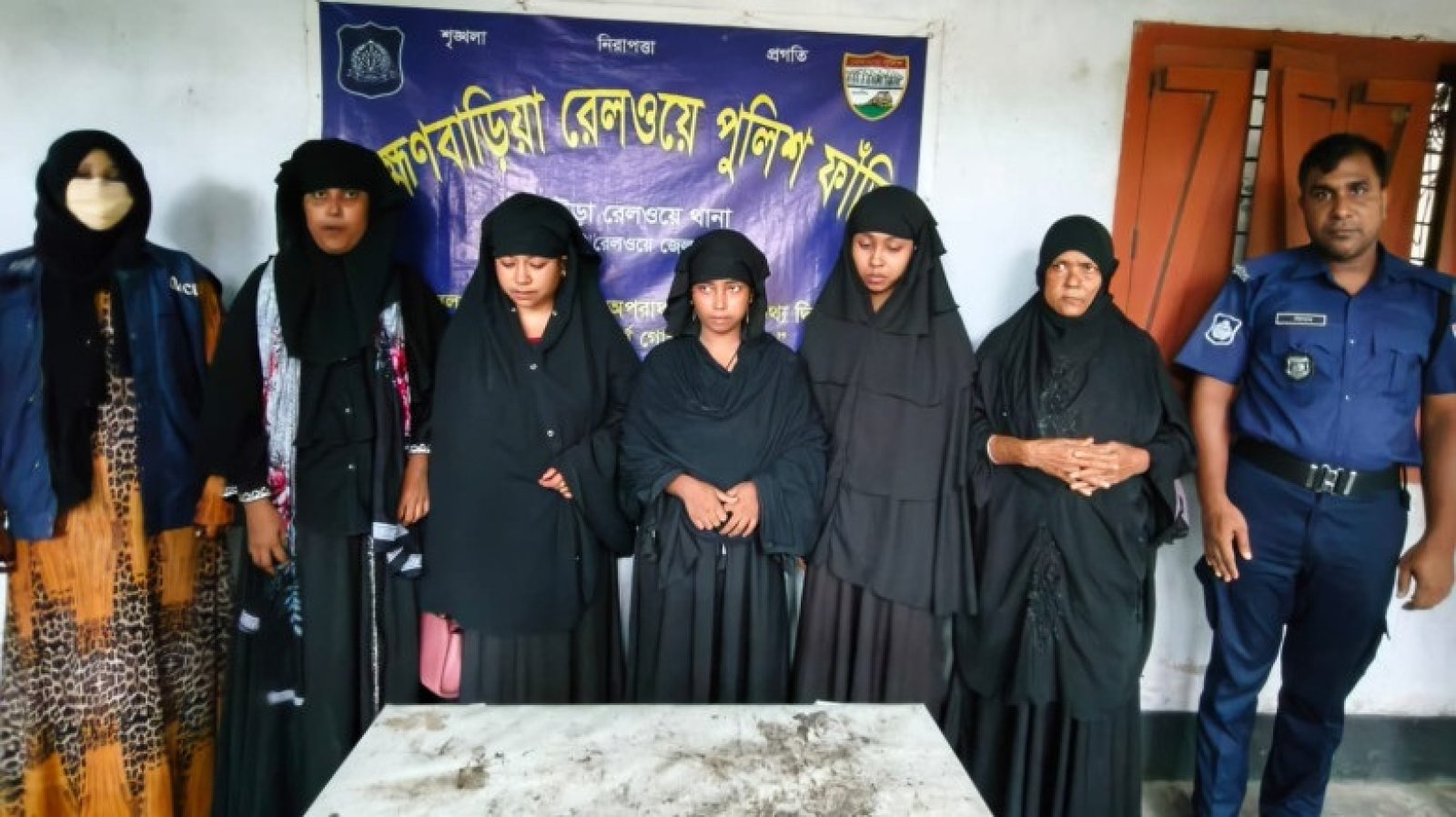 রেলওয়ে পুলিশের হাতে ১১ নারী ছিনতাইকারী গ্রেপ্তার