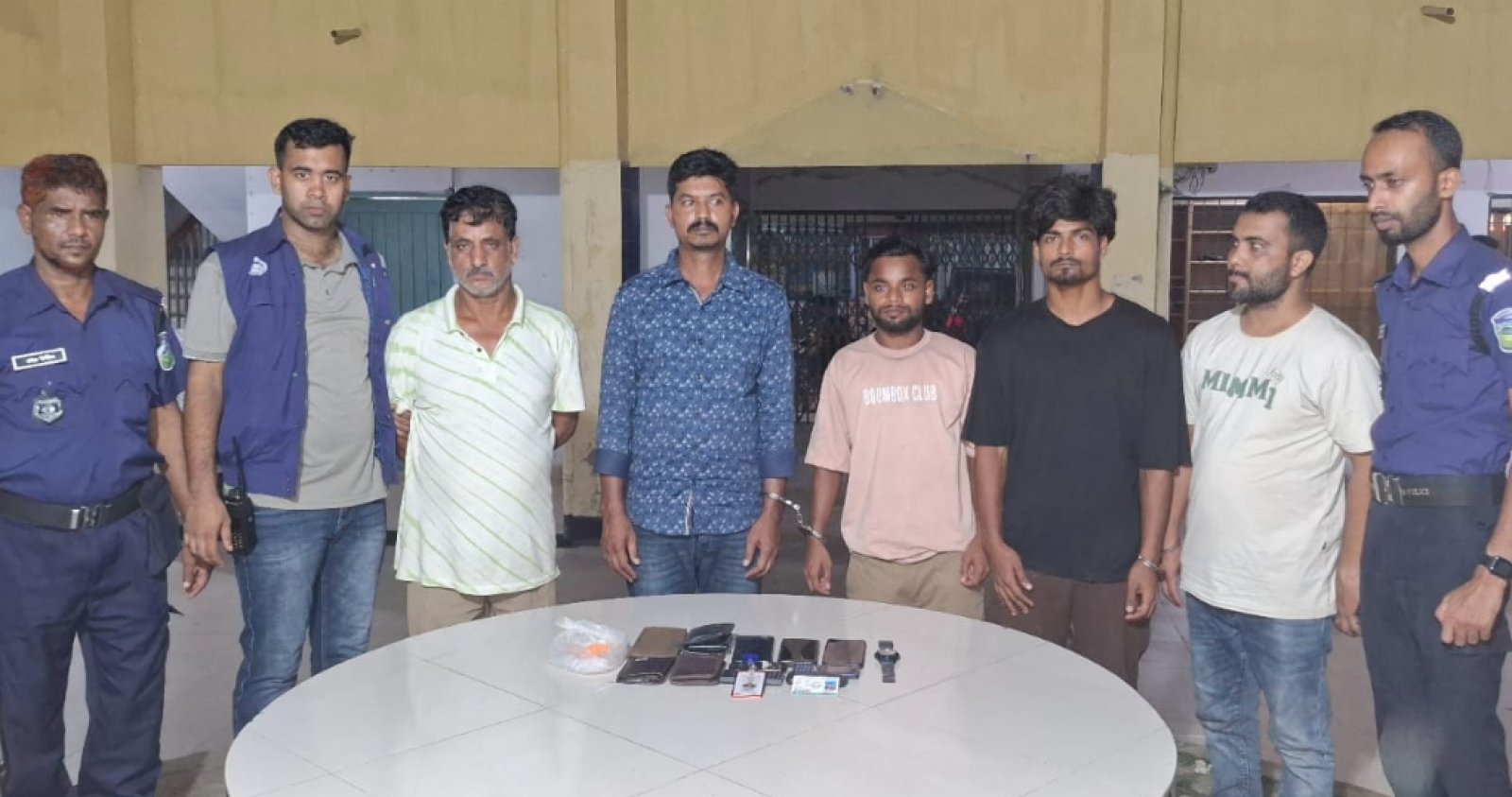 ডিবি-ডিজিএফআই পরিচয়ে অপহরণ ॥ ৫ ভুয়া সদস্য গ্রেপ্তার