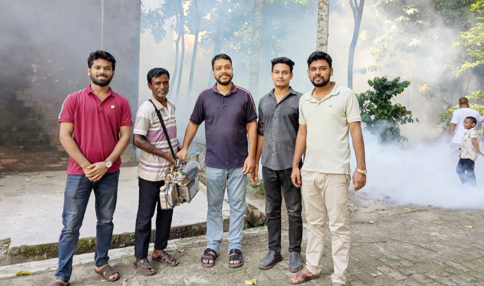 এডিস মশা নিধন ও ডেঙ্গু প্রতিরোধে বেরোবি ছাত্রদলের পরিচ্ছন্নতা অভিযান
