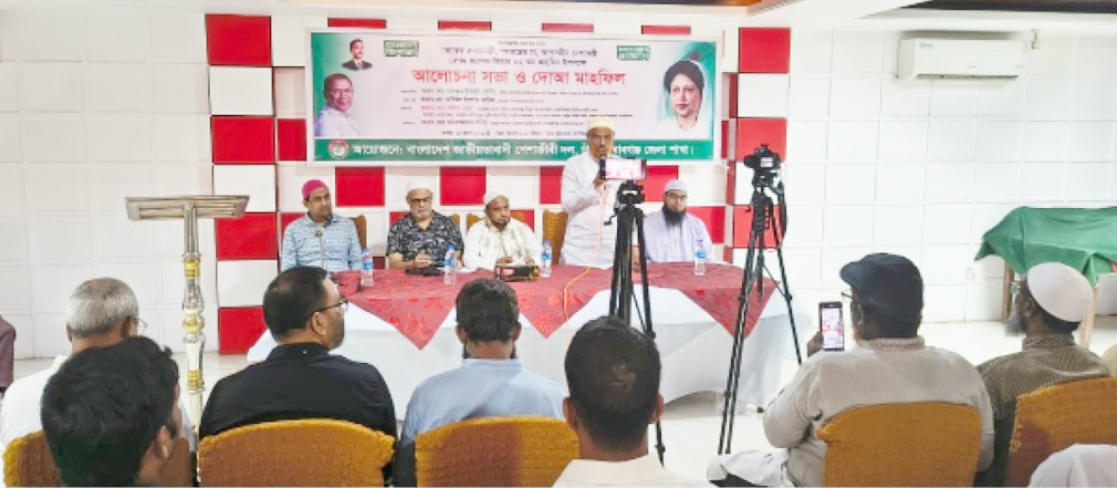 চাঁপাইনবাবগঞ্জে খালেদা জিয়ার জন্মদিনে পেশাজীবী দলের আলোচনা সভা ও দোয়া মাহফিল