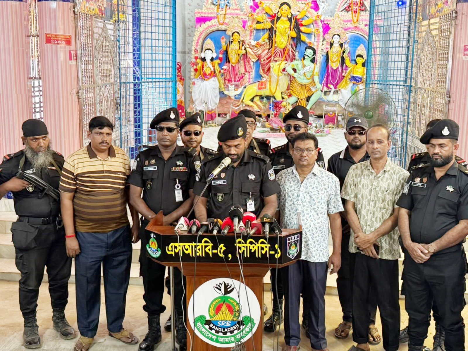 চাঁপাইনবাবগঞ্জে দুর্গাপূজামণ্ডপ পরিদর্শন ও এসআরবি-৫-এর প্রেস ব্রিফিং