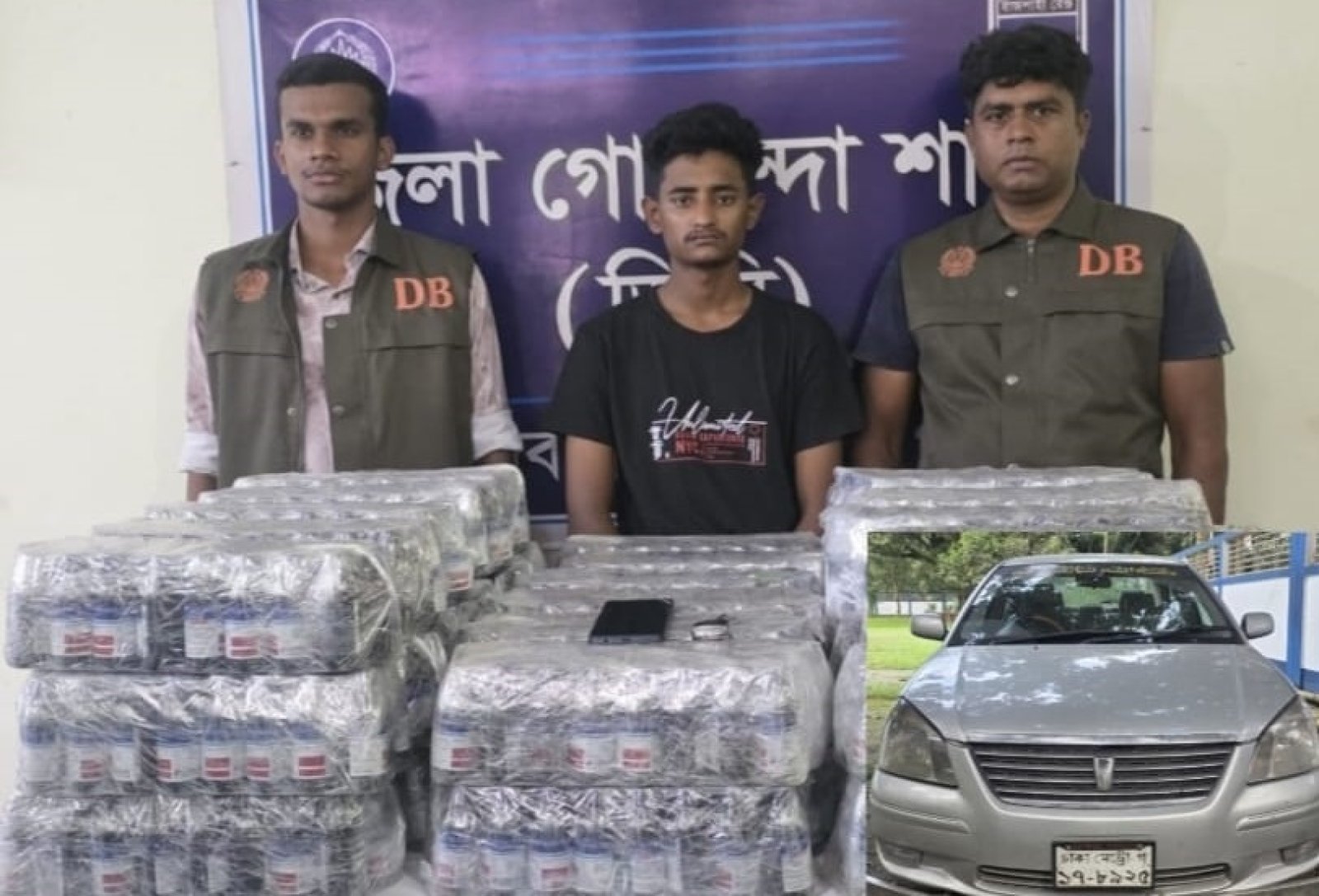 চাঁপাইনবাবগঞ্জে ডিবি’র অভিযানে ১১২৫ বোতল এস্কাফ সিরাপসহ গ্রেপ্তার এক