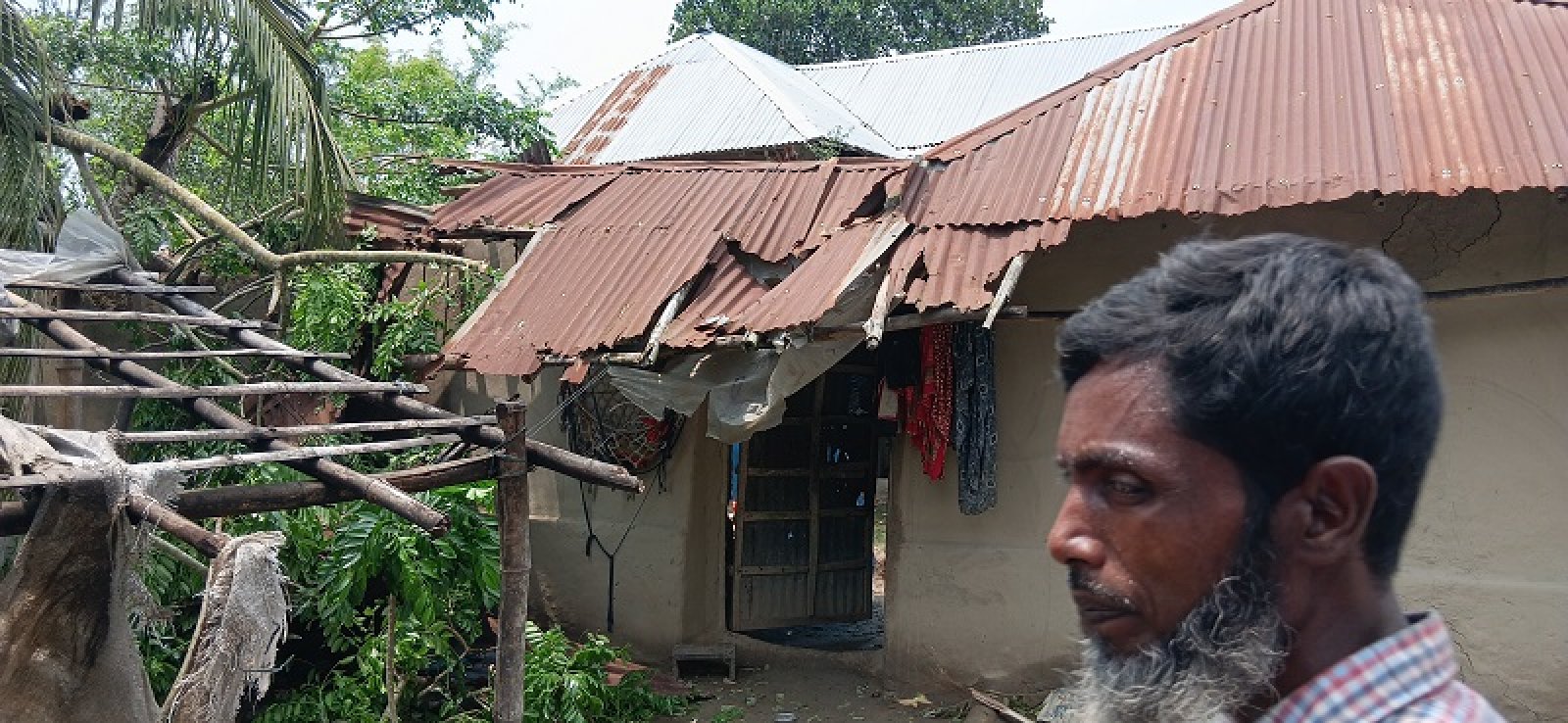 সিংড়ায় কালবৈশাখী ঝড়ে বাড়িঘর লন্ডভন্ড