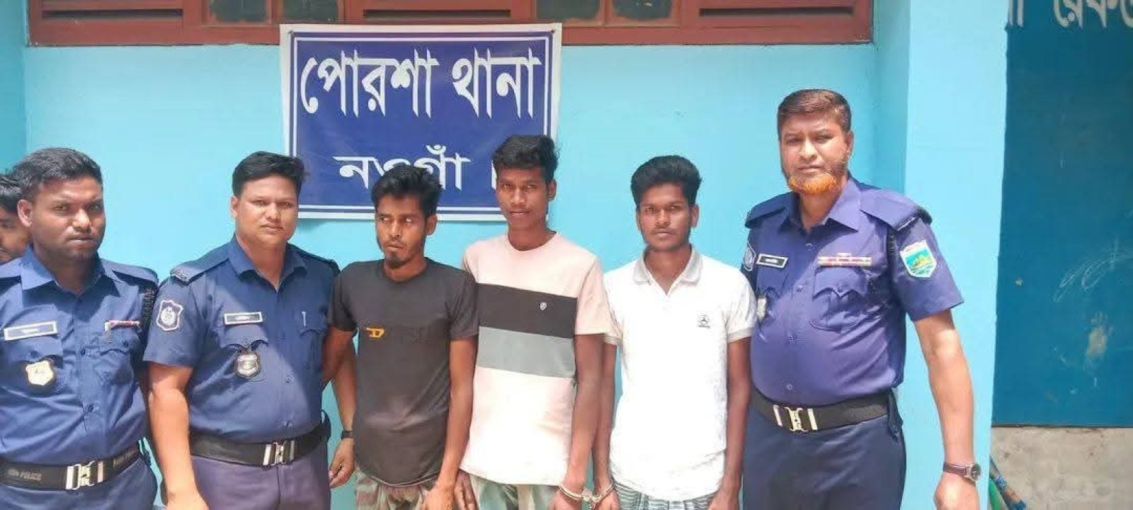 পোরশায় মাদক বিরোধী অভিযানে ৪ জন আটক