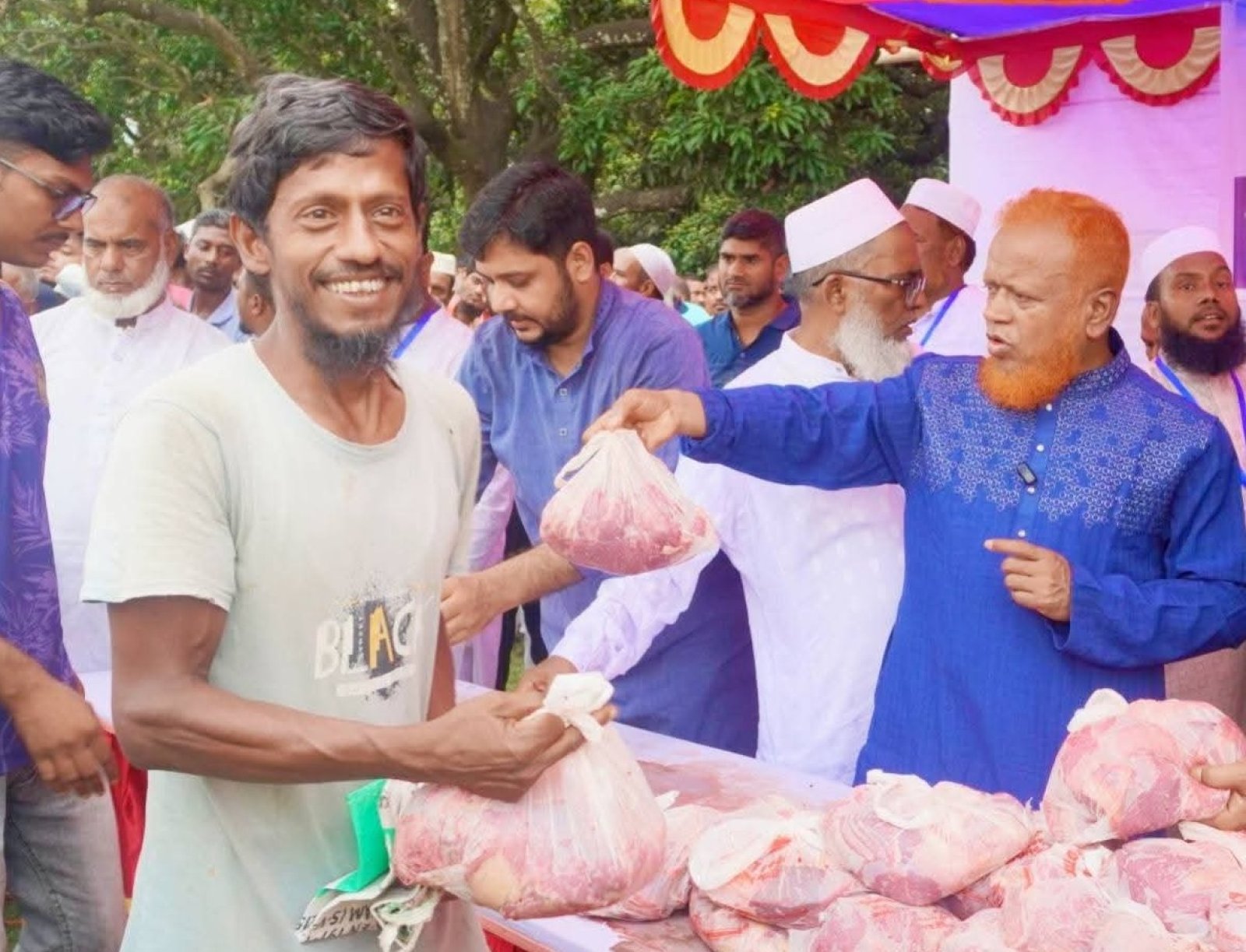 সদর এমপির উদ্যোগে অসহায় পরিবারের মাঝে কোরবানির মাংস বিতরণ