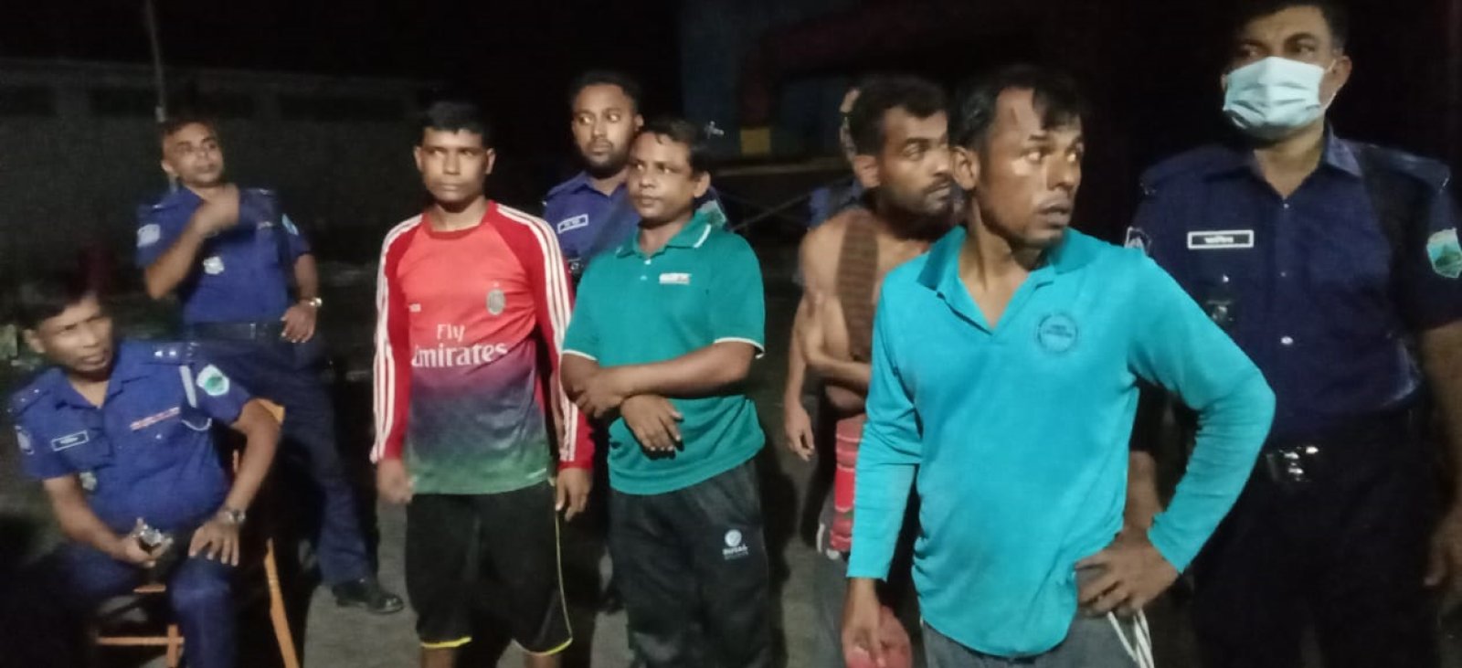 চাঁপাইনবাবগঞ্জে অবৈধ সীসা তৈরির কারখানায়    অভিযান ॥ ৮ জনের কারাদণ্ড ও জরিমানা