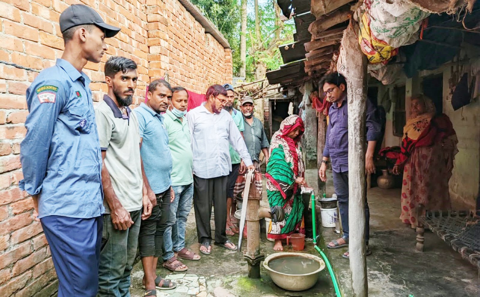 ৭৫ বছরের রোকেয়া বেগমের ঘরে দেয়া হলো পানির সংযোগ