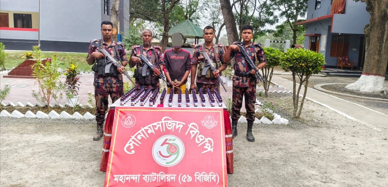 ৫৯ বিজিবি’র পৃথক অভিযানে ইস্কাফ সিরাপ ও ইয়াবাসহ আটক ২