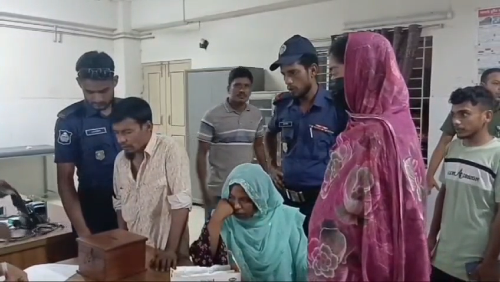 গোবিন্দগঞ্জে প্রসূতি সেজে শিশু চুরির চেষ্টা ॥ স্বামী-স্ত্রী আটক-শিশু উদ্ধার