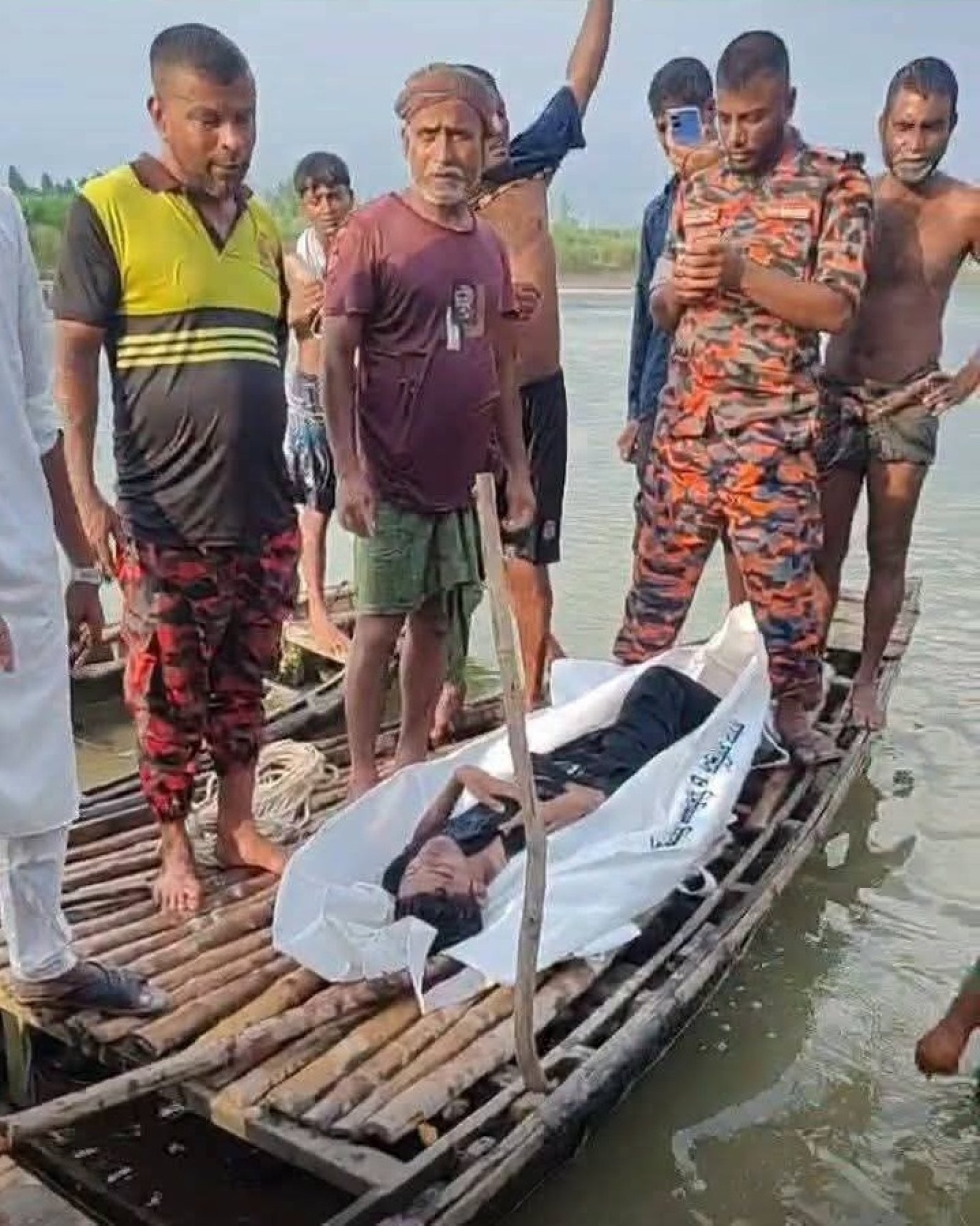 গোবিন্দগঞ্জে নদী থেকে অবৈধভাবে বালু উত্তোলনে সৃষ্ট গর্তে পড়ে কিশোর নিহত