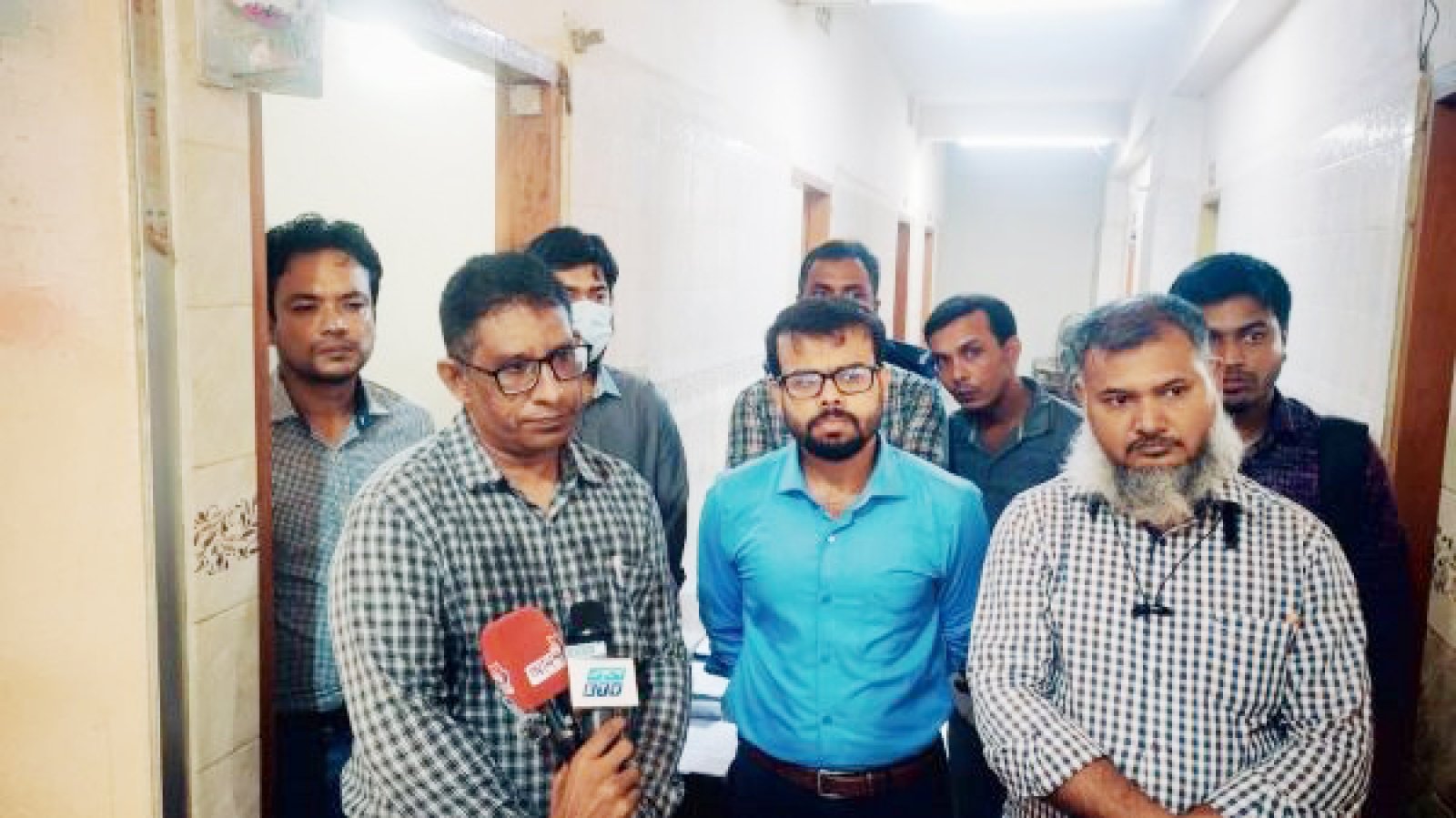 গোবিন্দগঞ্জে অনিয়মের অভিযোগে মডার্ন ক্লিনিক সিলগালা