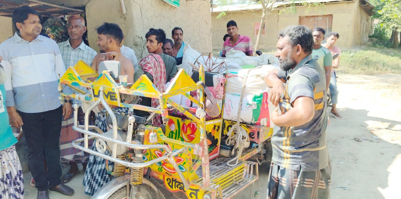 নাচোলে সার পাচারকালে ১৮বস্তা সার আটক করল জনগণ