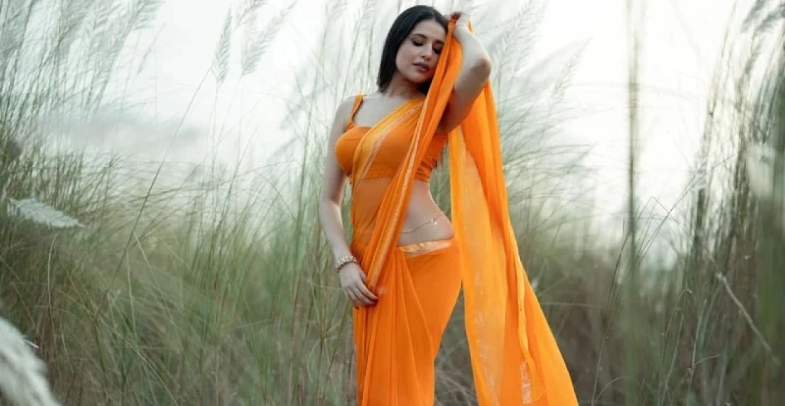 ফেসবুকে নায়িকা স্নিগ্ধা চৌধুরীর খোলা চিঠি
