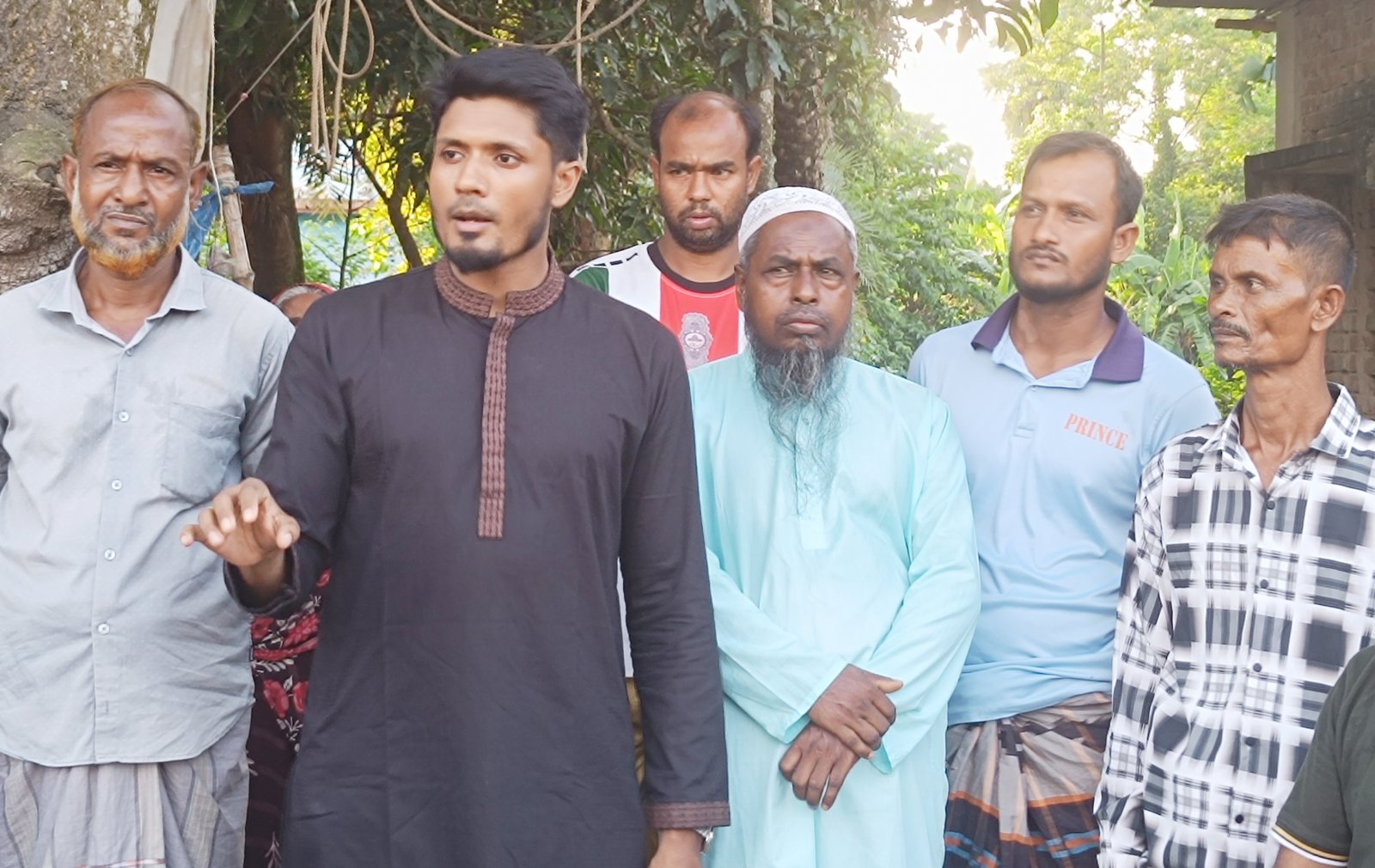 নিয়ামতপুরে শ্রীমন্তপুর ইউপি চেয়ারম্যান প্রার্থী ইমনের গণসংযোগ