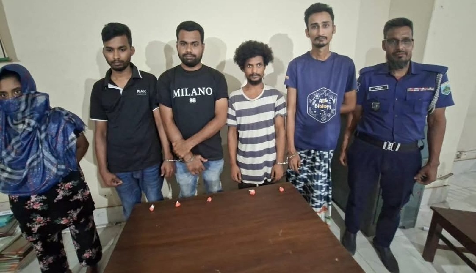 শিবগঞ্জে পুলিশের অভিযানে ইয়াবাসহ ৫ ব্যবসায়ী গ্রেপ্তার