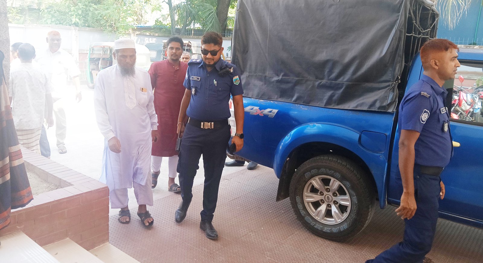 শিবগঞ্জে আবারও অবরুদ্ধ মাদ্রাসার সুপার ও ছেলে
