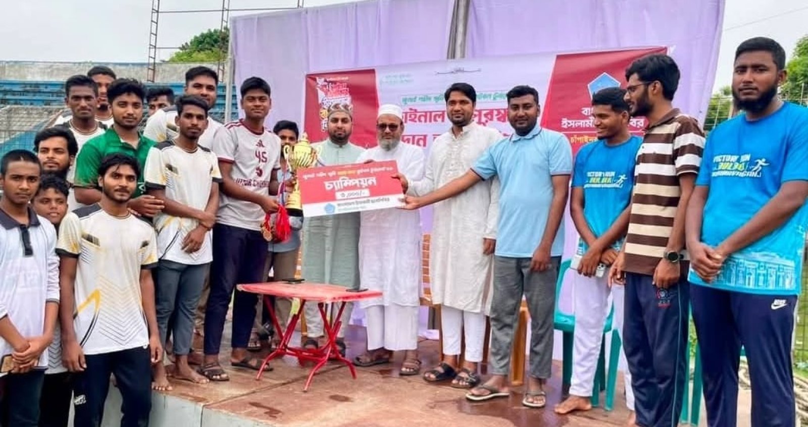 চাঁপাইনবাবগঞ্জে শিবিরের উদ্যোগে ‘জুলাই শহীদ স্মৃতি’ ফুটবল টুর্নামেন্টের ফাইনাল