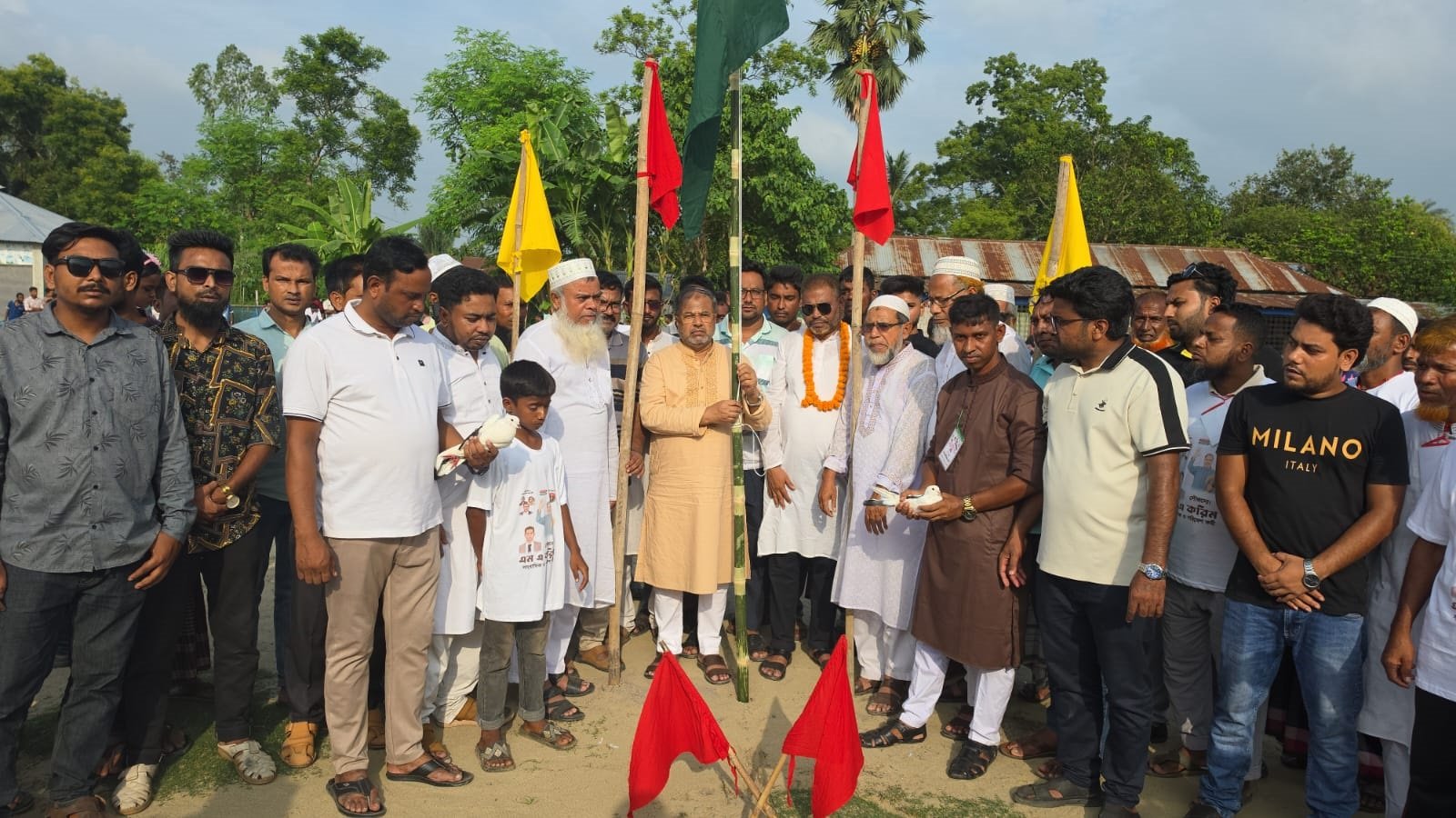 সিংড়ায় এ্যাড. মুন্টু ও শামীম স্মরণে ফুটবল টুর্নামেন্টের উদ্বোধন