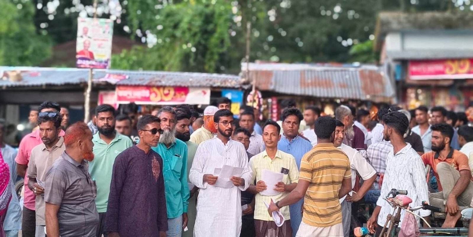 সিংড়ায় ইউপি চেয়ারম্যান প্রার্থী সিহাবের গণসংযোগ ও লিফলেট বিতরণ