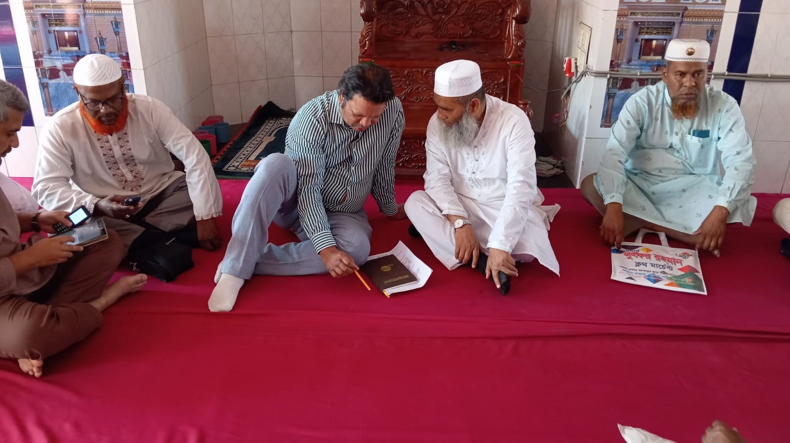 অধ্যাপক মুজিবুর রহমান এমপি সরকারি কাজ করলেন মসজিদে বসে