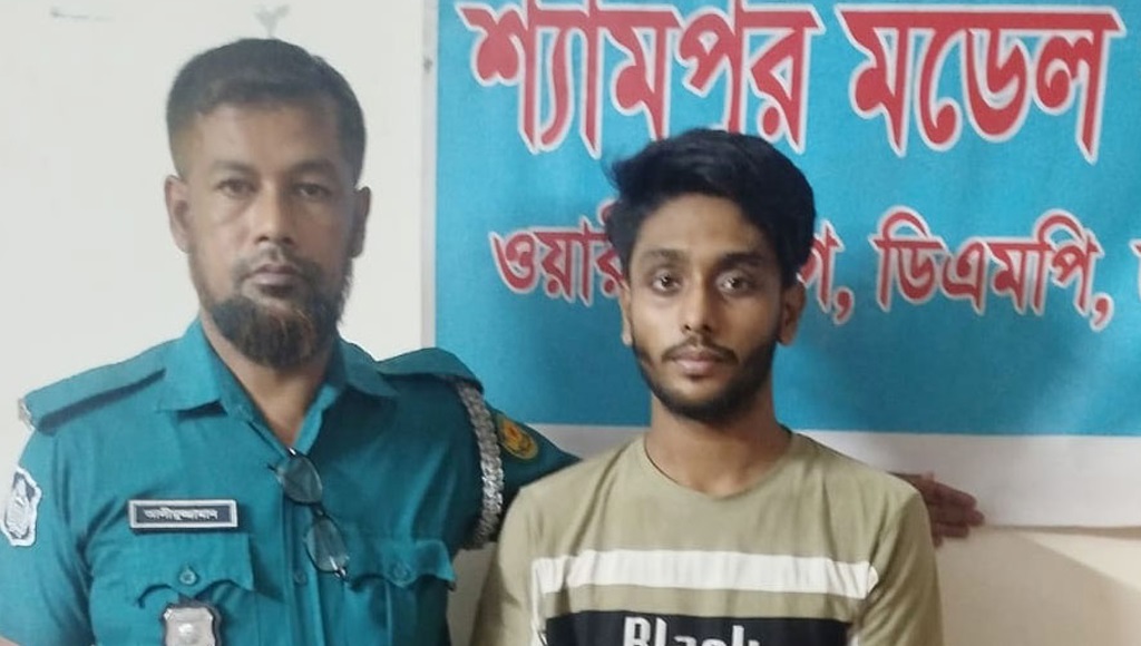 রাজধানীতে বাসে আগুন দেওয়ার চেষ্টা ॥ ছাত্রলীগ কর্মী গ্রেপ্তার