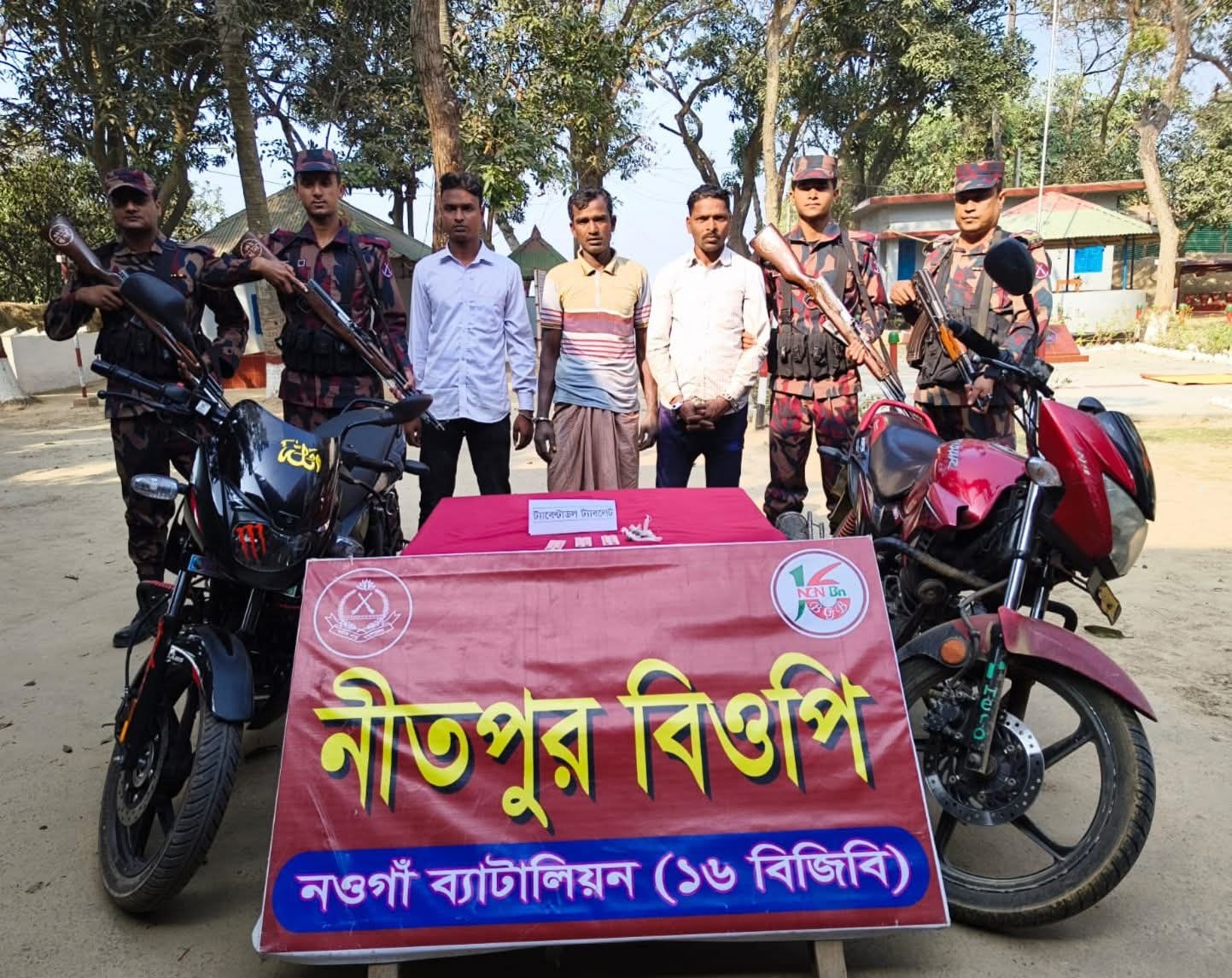 পোরশায় ট্যাপেন্টাডাল ট্যাবলেট ও গাঁজাসহ মাদক ব্যবসায়ী আটক