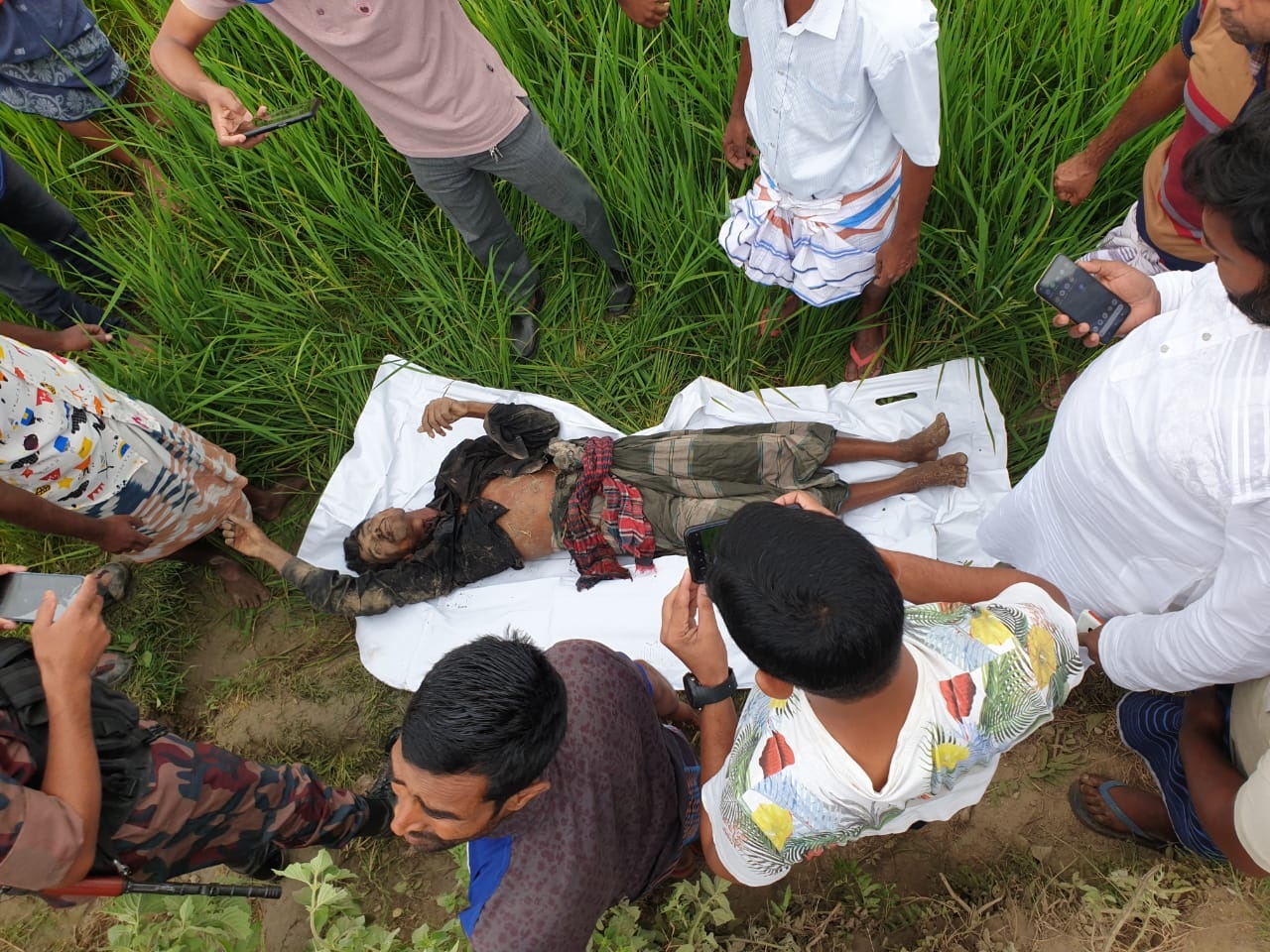 শিবগঞ্জের চাকপাড়া সীমান্তে গুলিবিদ্ধ লাশ উদ্ধার