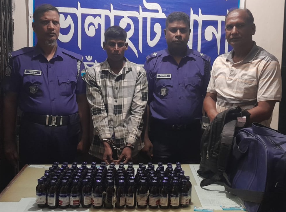 ভোলাহাটে পুলিশের অভিযানে ভারতীয় ‘ইসকাপ’ সিরাপসহ যুবক আটক
