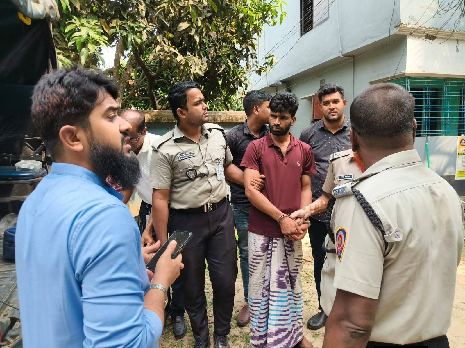 নওগাঁর পোরশায় নেশাগ্রস্ত ছেলেকে ভ্রাম্যমাণ আদালতে সোপর্দ করলেন বাবা
