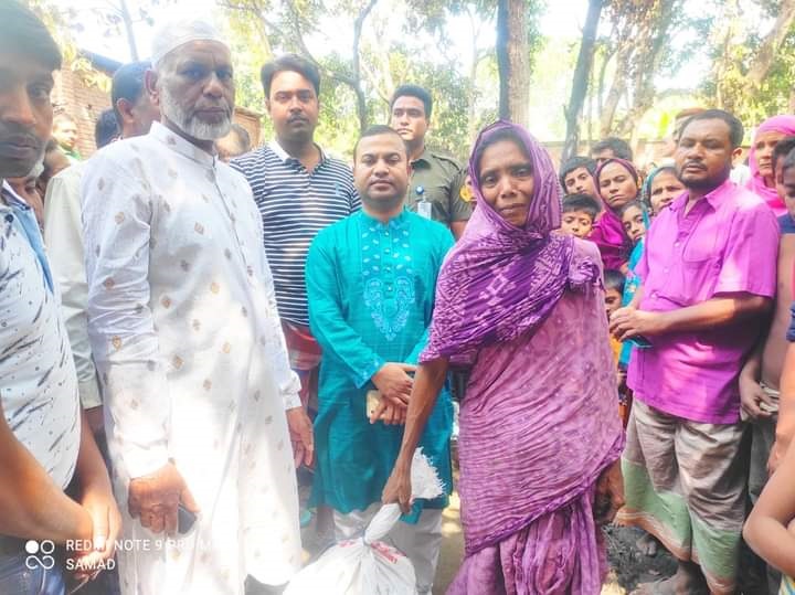 শিবগঞ্জে আগুনে পুড়েছে ভিক্ষুকের বাড়ি ॥ প্রশাসনের সহায়তা