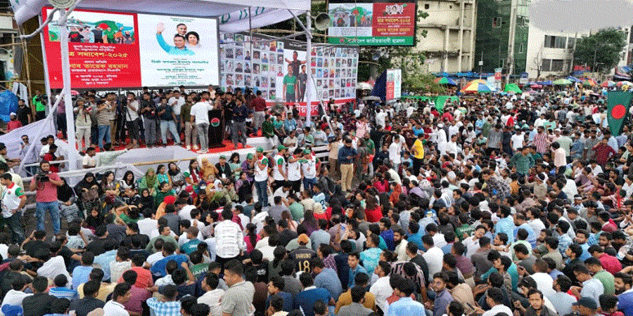ছাত্রদল নেতা-কর্মীদের স্লোগানে মুখর শাহবাগের সমাবেশস্থল