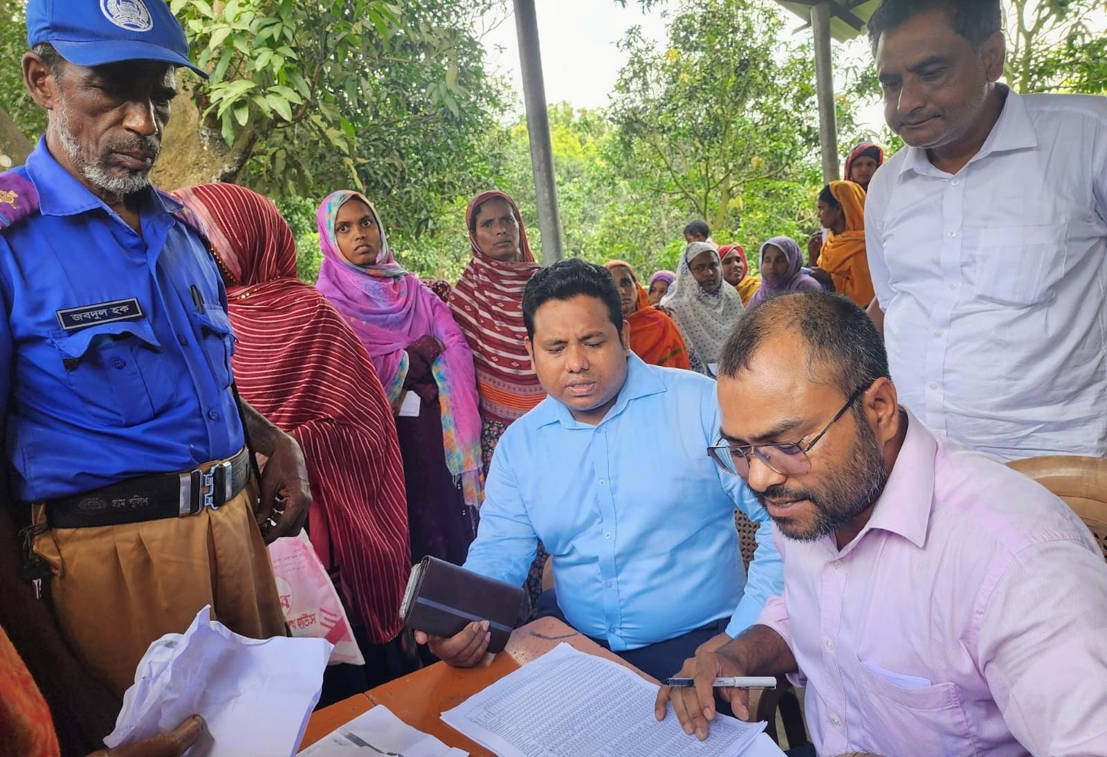 ভোলাহাটে ভিডব্লিওবি বাছাইয়ে স্বচ্ছতায় চমক উপজেলা নির্বাহী অফিসারের