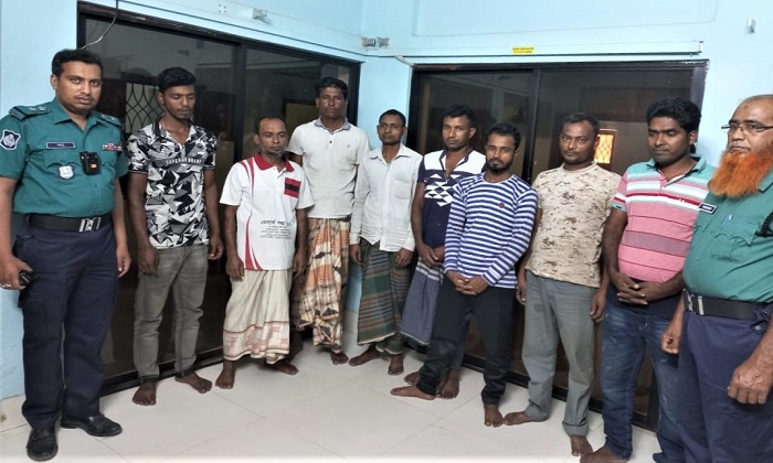 রাজশাহীতে পুলিশের অভিযানে ৮ জুয়াড়ি আটক