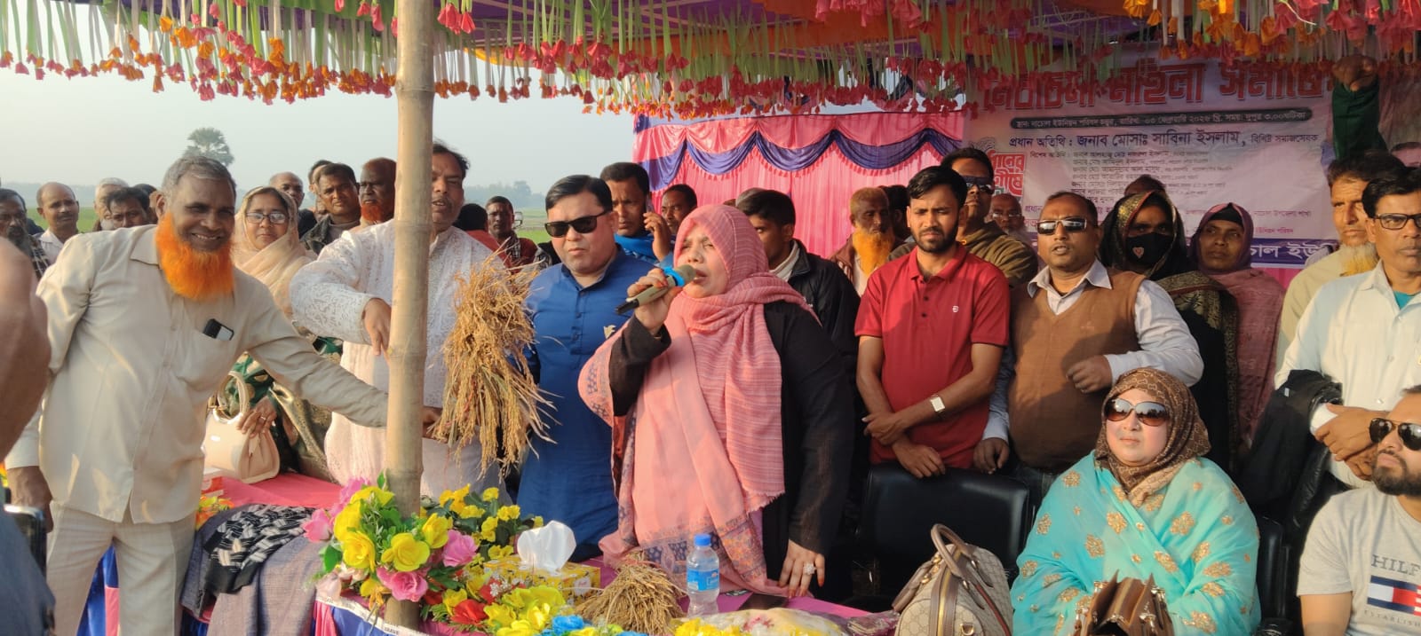 নাচেলে বিএনপির নির্বাচনী প্রচারণায় মহিলাদের ঢল
