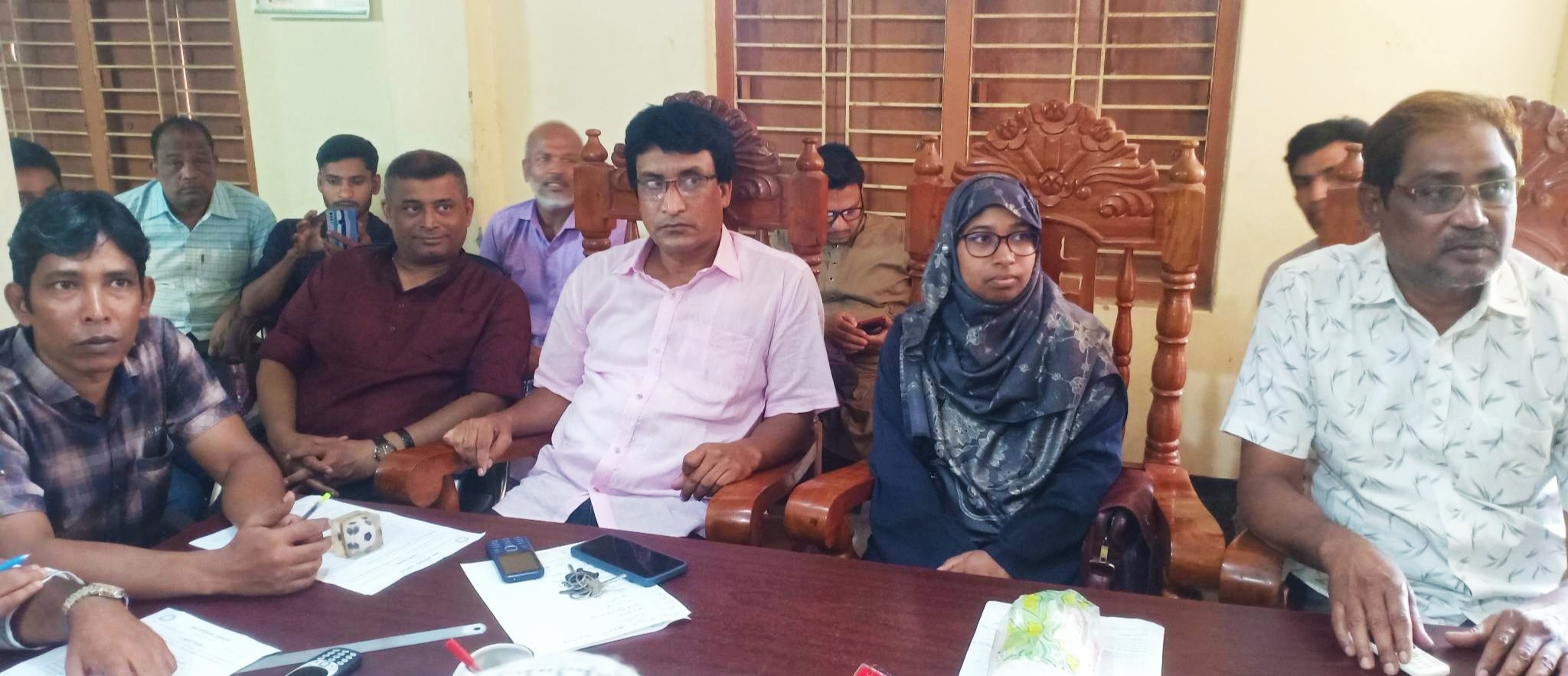 প্রকাশ্যে ডাকে ভোলাহাটের আম ফাউন্ডেশন খোলা বাজার বিক্রি