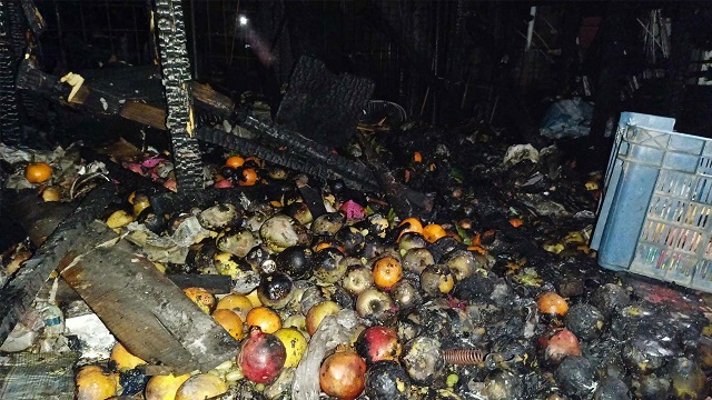 বগুড়ায় গভীর রাতে ফল মার্কেটে আগুনে ১২ দোকান ভস্মীভূত