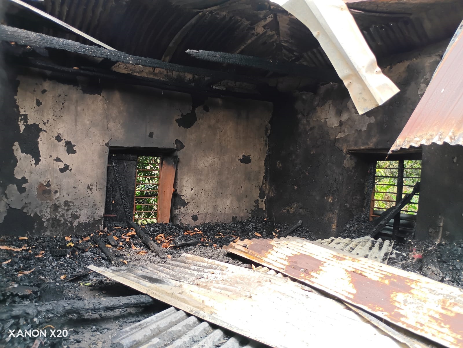 সিংড়ায় অগ্নিকান্ডে দুই ভাইয়ের বাড়ি পুড়ে ছাই