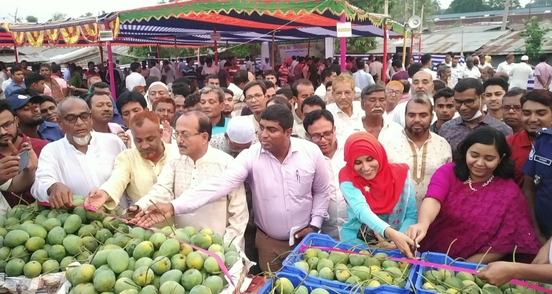 রহনপুরে আম বাজার উদ্বোধন