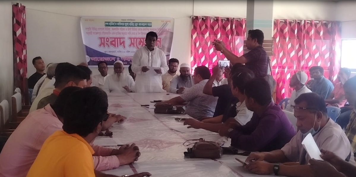 মিথ্যা সংবাদের প্রতিবাদে আক্কেলপুর পৌর মেয়রের সংবাদ সম্মেলন