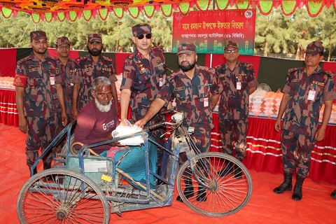 ৫৯ বিজিবি’র উদ্যোগে গরীব দুঃস্থ ও দরিদ্রদের মাঝে ইফতার বিতরণ