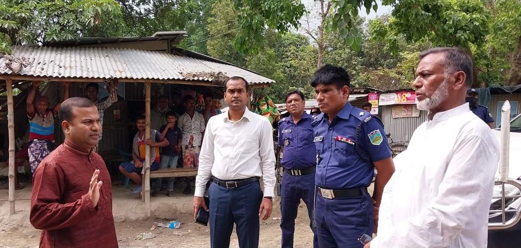 পদ্মায় অবৈধ বালু উত্তোলন বন্ধে প্রশাসনের অভিযান