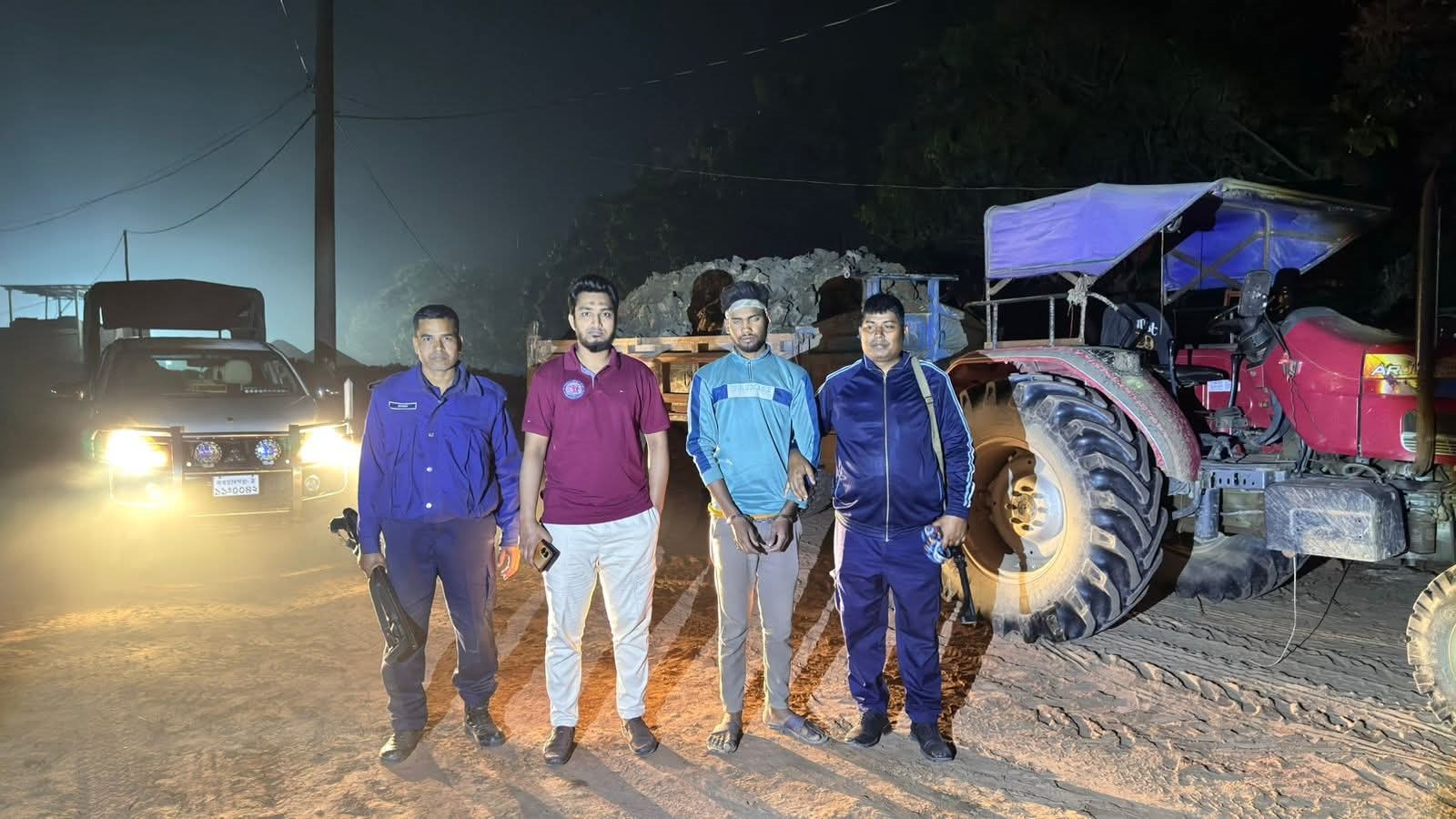 চাঁপাইনবাবগঞ্জে মাটি খেকোদের বিরুদ্ধে প্রশাসনের অভিযান ॥ ৩ লক্ষ টাকা জরিমানা-একজনকে কারাদন্ড