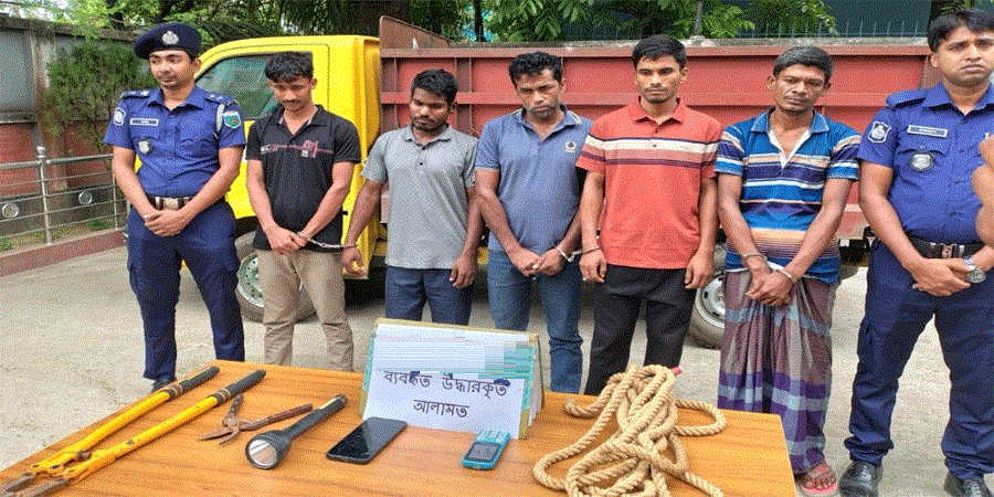 চাঁপাইনবাবগঞ্জে আন্তঃজেলা চোরচক্রের ৫ সদস্য গ্রেপ্তার ॥ জব্দপিকআপসহ সরঞ্জামাদি