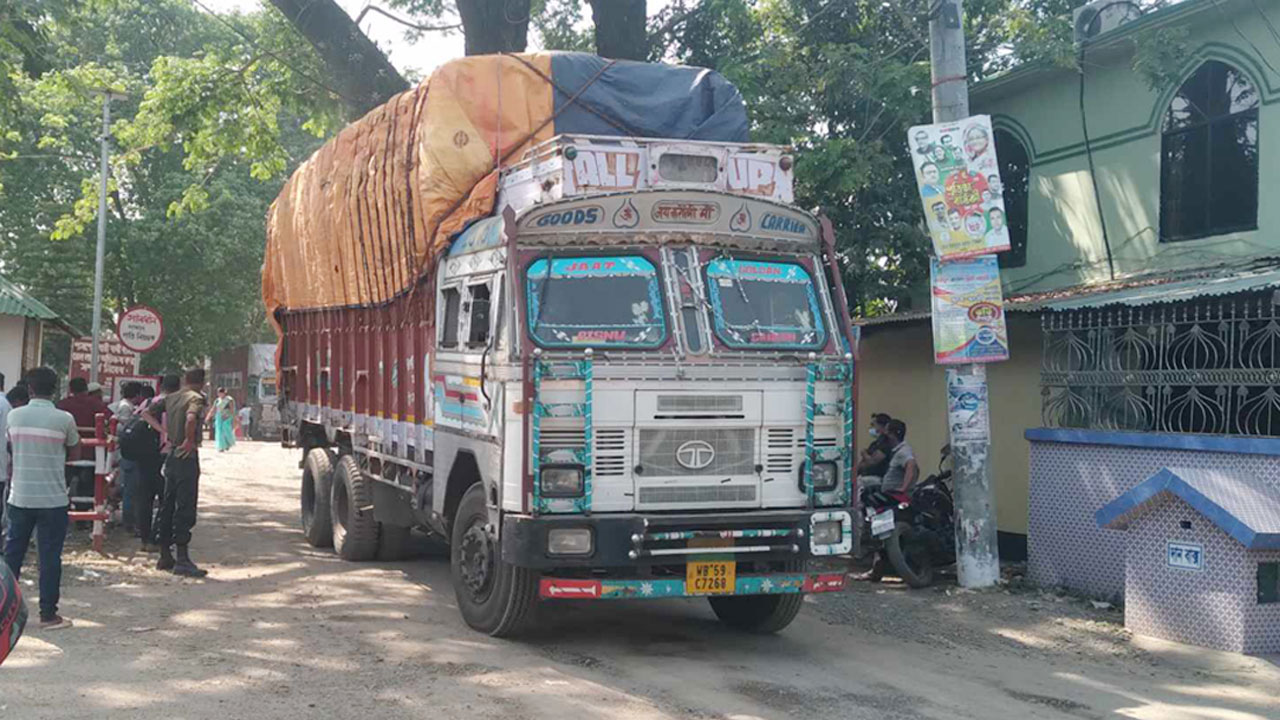 ভারত থেকে হিলি দিয়ে পেঁয়াজ আমদানি বন্ধ