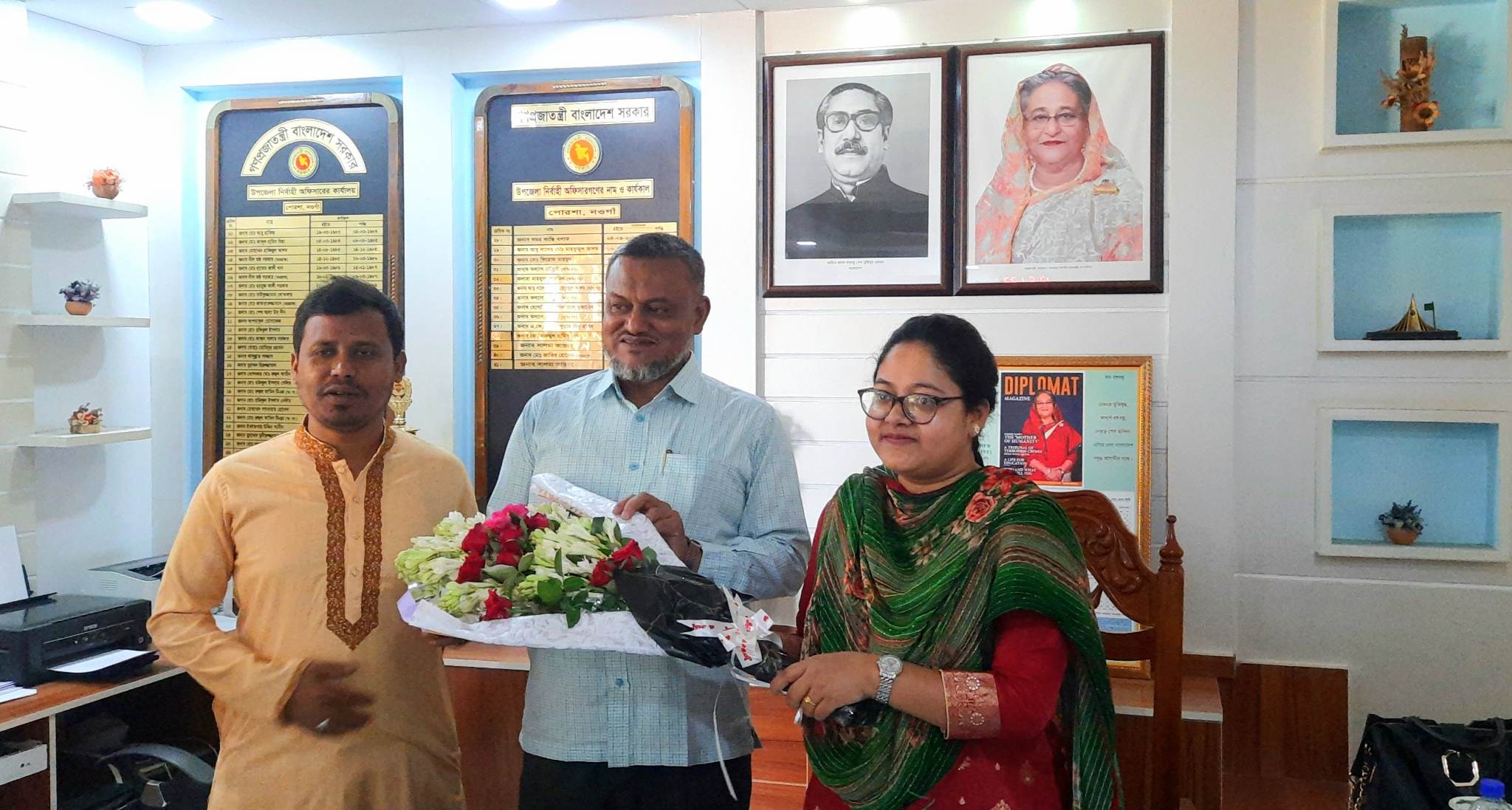 পোরশায় উপজেলা চেয়ারম্যান ও ভাইস চেয়ারম্যানকে ইউএনও’র শুভেচ্ছা