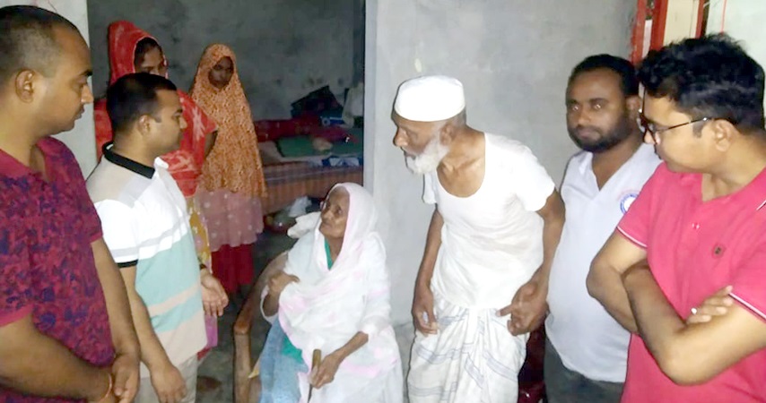 অবশেষে অসহায় দম্পতির আশ্রয়ের ব্যবস্থায় শিবগঞ্জ ইউএনও