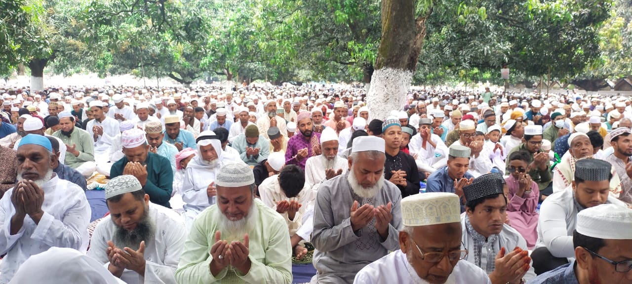 চাঁপাইনবাবগঞ্জে উৎসবমূখর ও শান্তিপূর্ণ পরিবেশে ঈদ-উল-ফিতর উদযাপিত